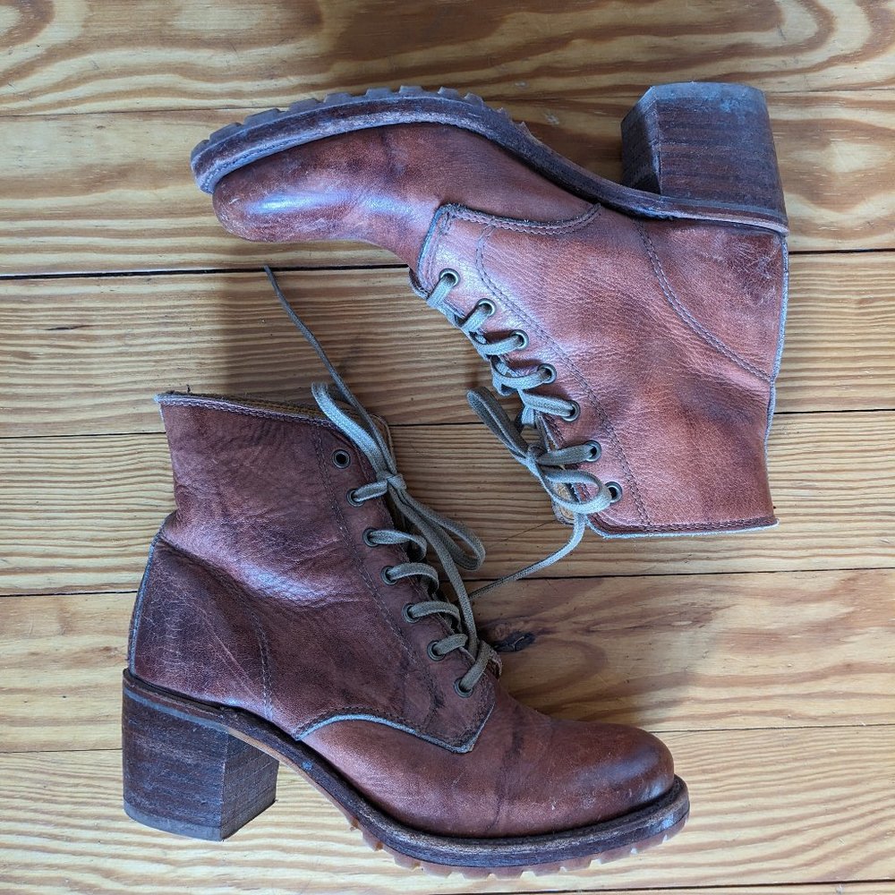 FRYE Sabrina 6G Laceup